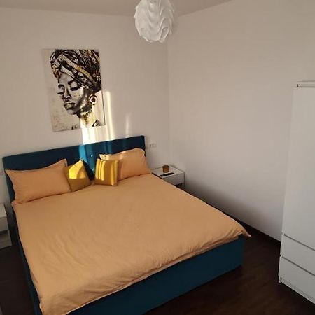Belvedere Delux Apartment Deva Bagian luar foto