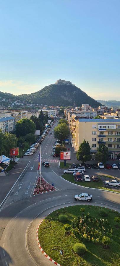 Belvedere Delux Apartment Deva Bagian luar foto